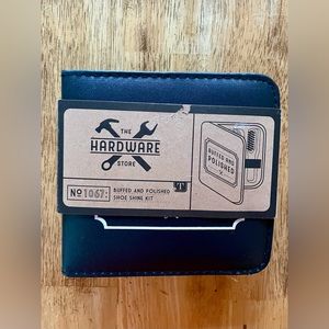 Buffed and Polished 8pc Shoe Shine Travel Kit NWT 2 polishes 3 brushes 2 cloths